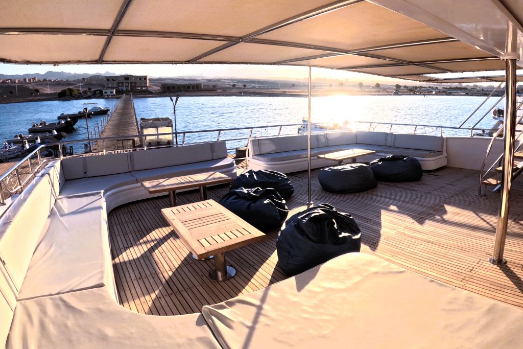 sundeck back